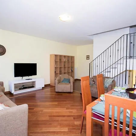 Regina Villetta - Happy Rentals